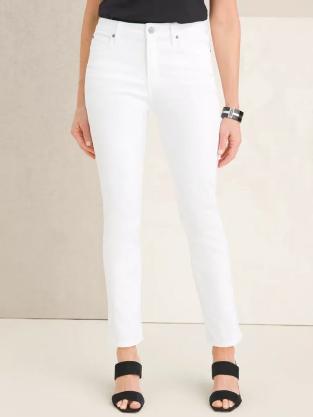CHICO'S Jeans. WHITE..Size 4. *Define Me*. Straight leg Ankle